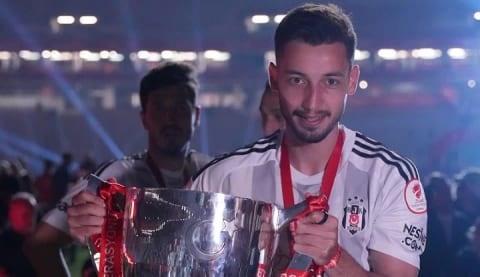 Beşiktaş'ta Tayyip Talha Sanuç'a Necip Uysal'ın sakatlığı sonrası şans doğdu!