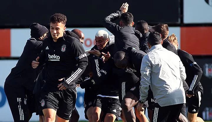 Beşiktaş'ta iki isim daha antrenmanlara başladı!