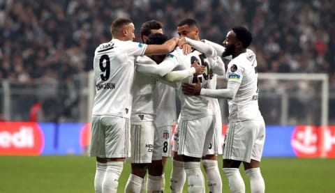 Beşiktaş'tan 3 oyuncuya yeni sözleşme!