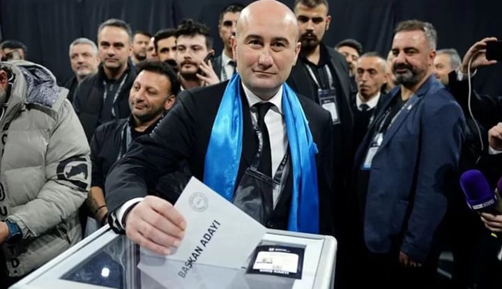 Beşiktaş'tan açıklama: Hüseyin Yücel istifa etti