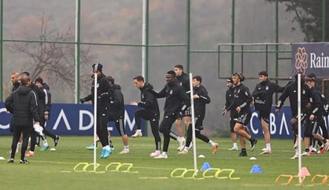 Beşiktaş'tan derbi öncesi açıklama! 4 eksik var!