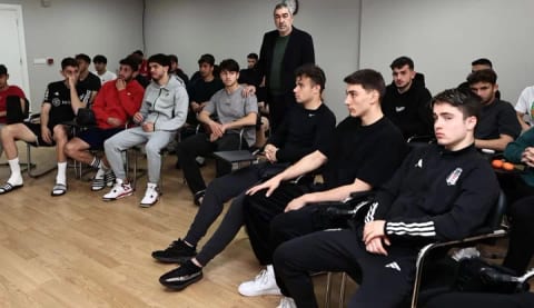 Beşiktaş'tan genç futbolculara sosyal medya kullanımı semineri!
