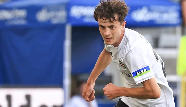 Beşiktaş'tan Mehmet Ekşi, Emirhan Delibaş hakkında yorum yapmıştı!