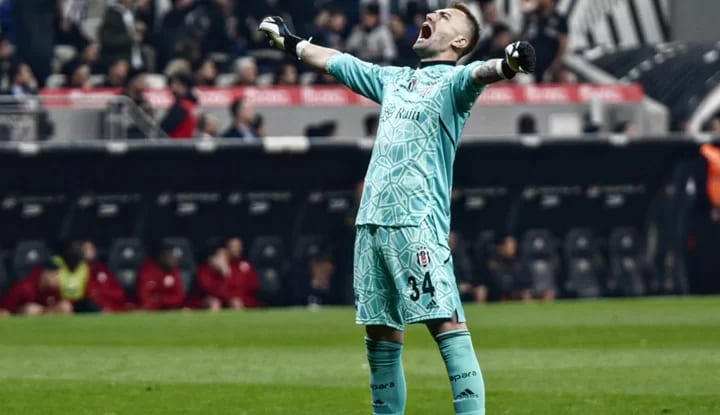 Beşiktaş'tan Mert Günok'a yeni kontrat!