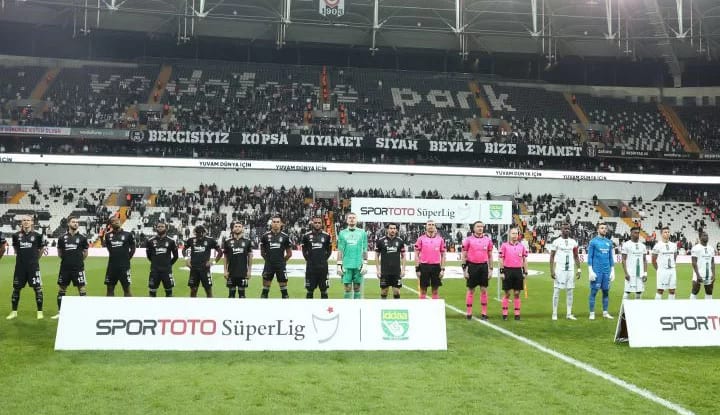 Bilal Meşe yazdı; "Beşiktaş'ı ancak taraftarı uyandırır"
