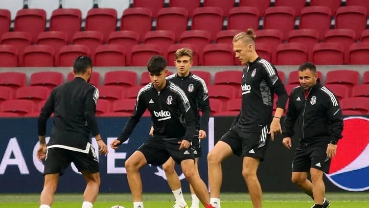 "Birkaç maç daha forma giyerse üç numaralı..."