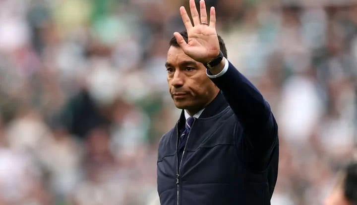 Bronckhorst'tan Beşiktaş'a detaylı rapor! En az 5-6 takviye şart!