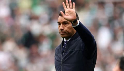 Bronckhorst'tan Beşiktaş'a detaylı rapor! En az 5-6 takviye şart!