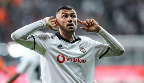 Burak Yılmaz, Twitter'dan şok cevap verdi; sonra sildi! İşte o paylaşım...