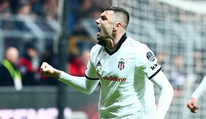 Burak Yılmaz'dan canlı yayında "Sizi hep Galatasaraylı olarak görüyorum" sözlerine cevap!