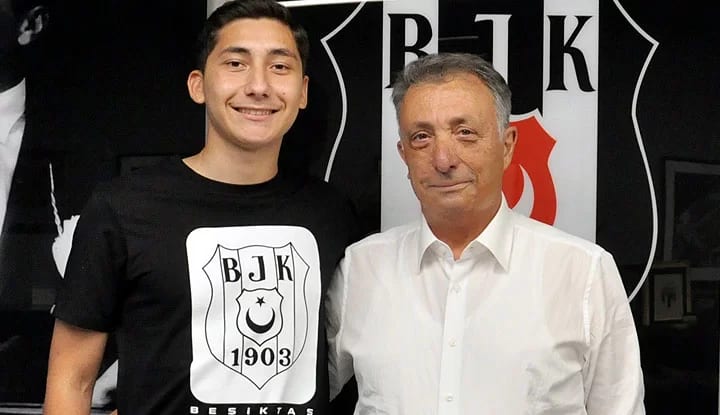 "Büyük mutluluk ve gururla taşıdığım Beşiktaş formasıyla yolumuza devam ediyoruz"