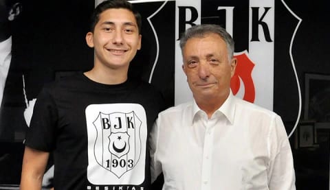 "Büyük mutluluk ve gururla taşıdığım Beşiktaş formasıyla yolumuza devam ediyoruz"