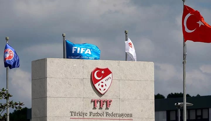 PFDK'dan Beşiktaş'a tribün bloke cezası! Derbi öncesi Garry Rodrigues kararı açıklandı!