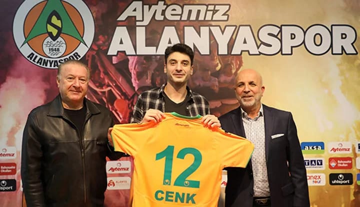 Cenk Gönen, resmi sözleşmeyi imzaladı!
