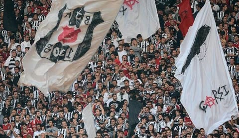 Çarşı grubu futbolcuları protesto edeceğini açıkladı!