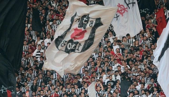 Çarşı grubundan sert 2022 veda açıklaması! "Süper Sirk"