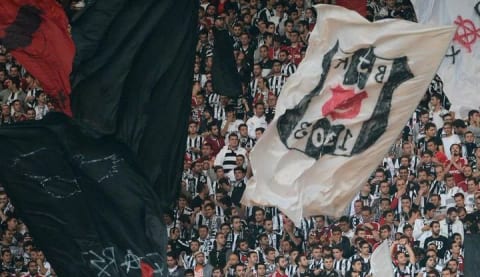 Çarşı grubundan futbolculara ve Şenol Güneş'e eleştiri!