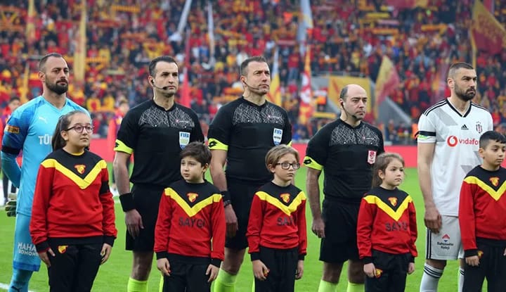 Atiba bile çıldırdı! İlk yarının sonunda Hüseyin Göçek'e büyük tepki!