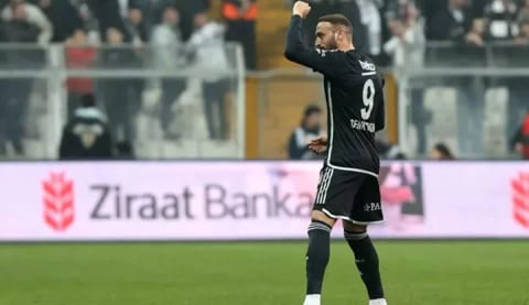Cenk Tosun eski günlerini mumla arıyor!