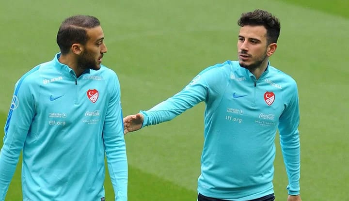 Cenk Tosun, Oğuzhan Özyakup'un transfer kararını açıkladı! İşte ikili arasında geçen konuşma...