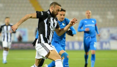 Cenk Tosun sakatlandı, sedye ile kenara geldi!