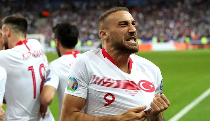 Cenk Tosun'a Beşiktaş dışında 3 teklif daha! İşte o kulüpler...