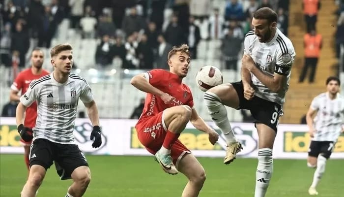 Cenk Tosun'a tribünlerden tepki!