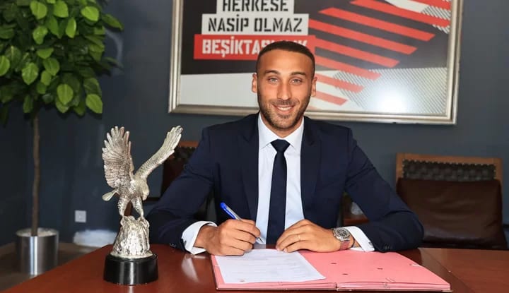 Cenk Tosun'dan Beşiktaş paylaşımı! " Bir gün herkes evine döner"