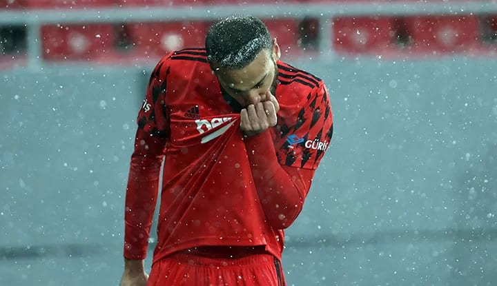 Cenk Tosun'dan maç sonrası flaş açıklama!