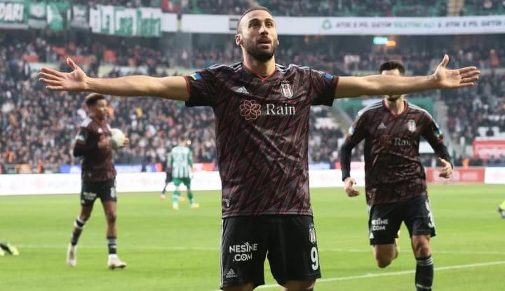 Cenk Tosun'dan maç sonu açıklamalar! "Devre arasında galibiyete inanmıştık"