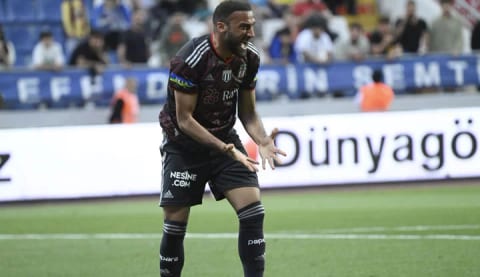 Cenk Tosun'dan maç sonu açıklaması! "İki gol daha atabilirdim"