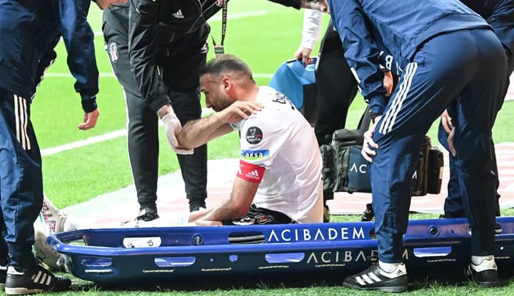 Cenk Tosun'un sakatlık süresi belli oldu!