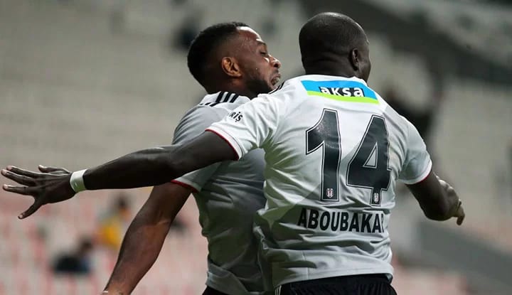 Cyle Larin'den otel odasına veda
