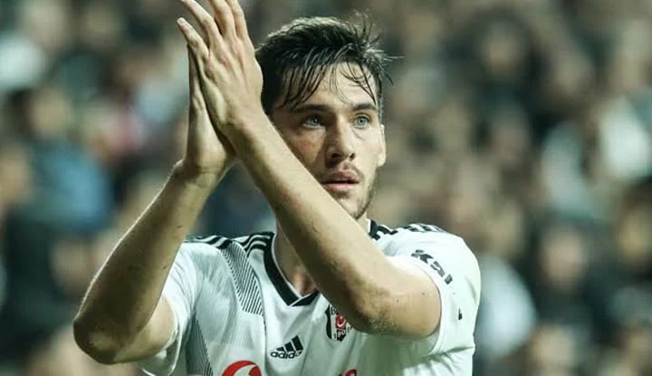 Umut Nayir'den anlamlı hareket!