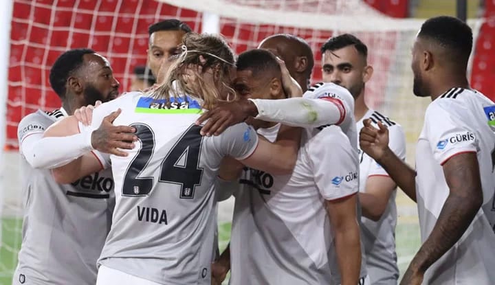 "Dün görülmemiş final gecesinde Beşiktaş, rakiplerine deyim yerindeyse..."