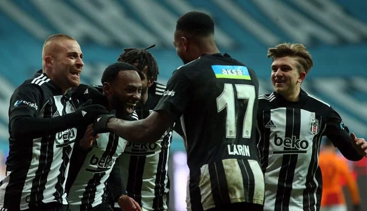 Dünyaca ünlü sportif direktör, Beşiktaşlı iki ismi takibe aldı!
