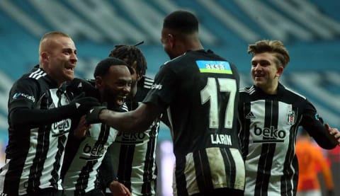 Dünyaca ünlü sportif direktör, Beşiktaşlı iki ismi takibe aldı!
