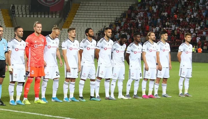 Beşiktaş'ta transferler sorgulanmaya başlandı!