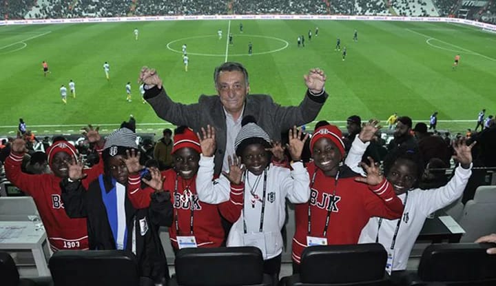 Başkan Ahmet Nur Çebi, Masaka Kids Dans Topluluğu’nun üyeleriyle buluştu
