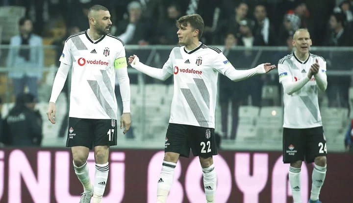 Beşiktaş'ta dikkat çeken tartışma!
