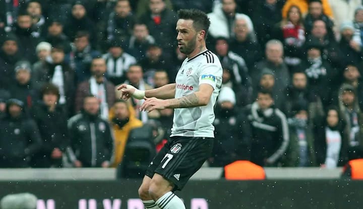 Gökhan Gönül, iddialara noktayı koydu! Hakeme 'Penaltı' dedi mi? İşte yaptığı açıklama...