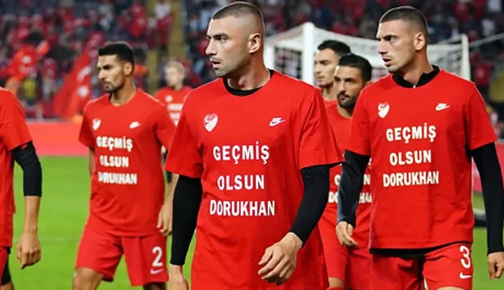Burak Yılmaz'dan Merih Demiral paylaşımı!