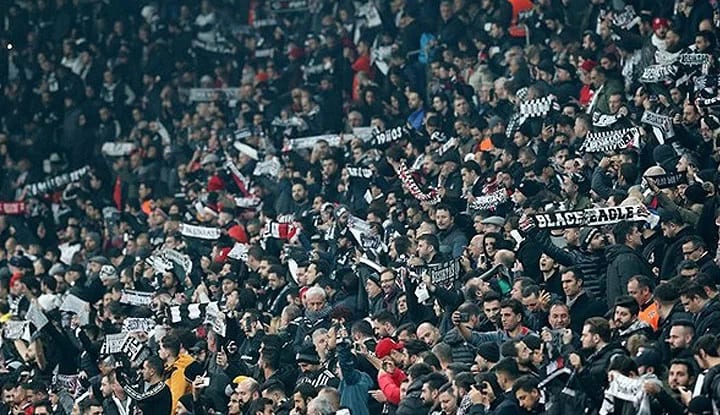 Beşiktaş-Wolverhampton maçında üzen olay! Beşiktaş taraftarı kalp krizi geçirdi!