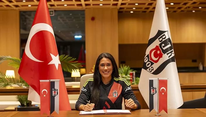 Efsane kalecinin çocuğu Beşiktaş’a geri döndü! Anlaşma resmen duyuruldu