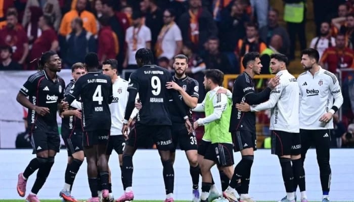 Emirhan derbide Osimhen'e nefes aldırmadı!