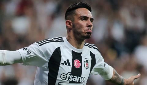 Emirhan Topçu, Başakşehir maçında cezalı!