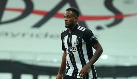 En golcü futbolcu Larin!