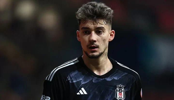 Ernest Muçi, Beşiktaş'ta yol ayrımında!