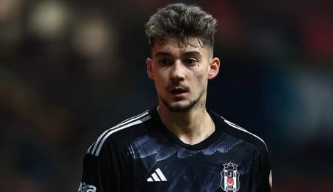 Ernest Muçi, Beşiktaş'ta yol ayrımında!