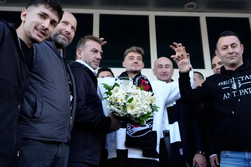 Ernest Muci'den ilk açıklamalar! "Taraftarlarla buluşmak için sabırsızlanıyorum"